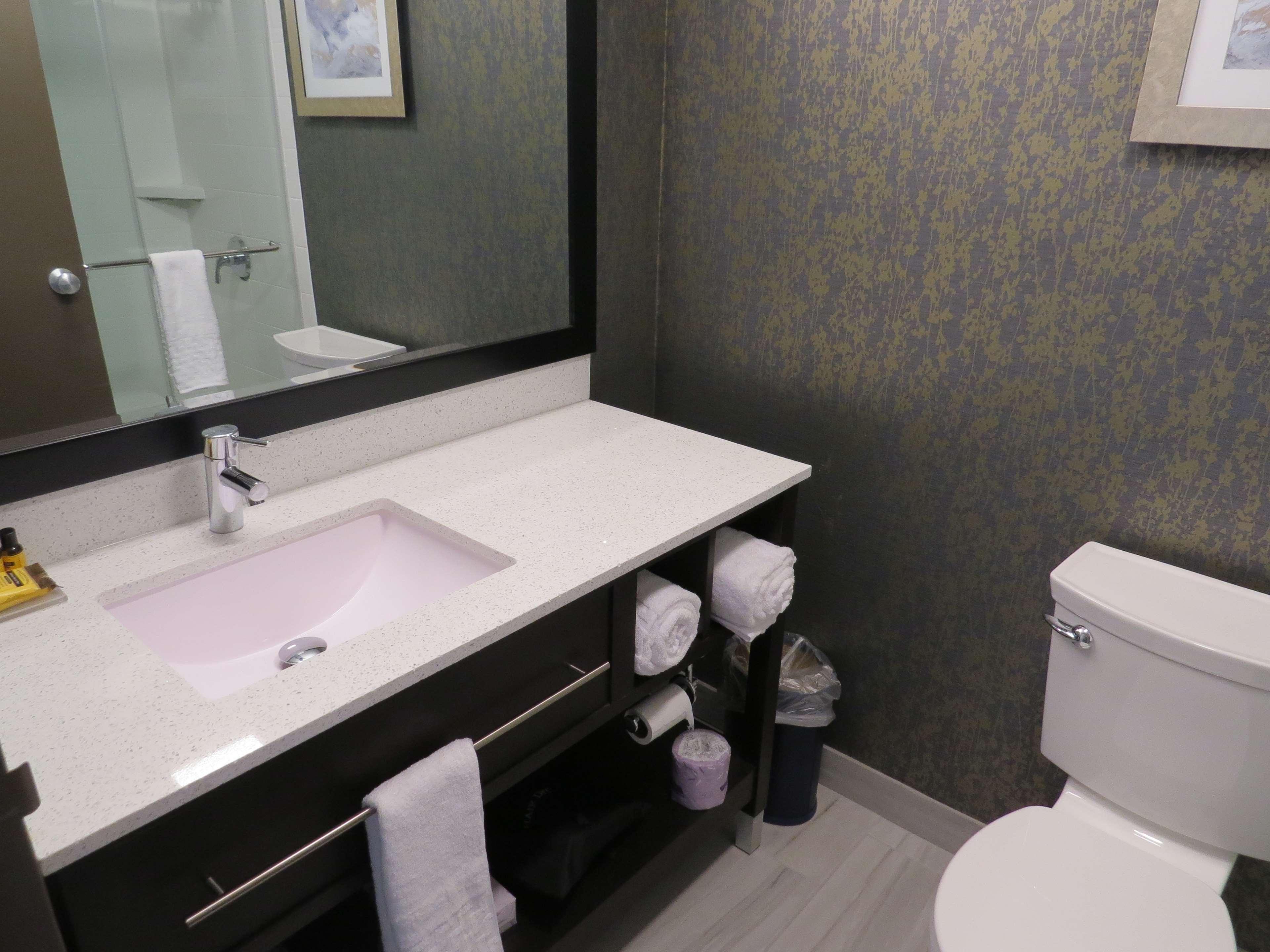 Best Western Plus Landmark Inn Laconia Esterno foto