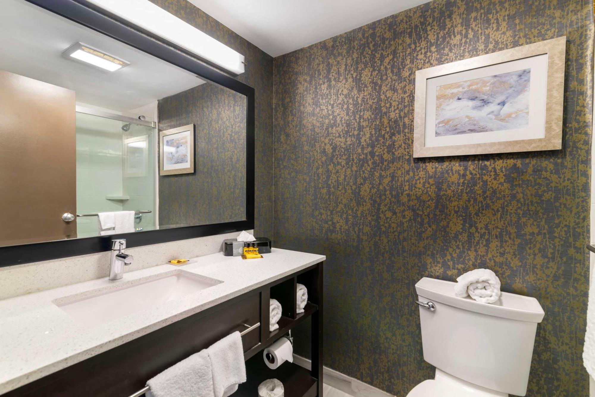 Best Western Plus Landmark Inn Laconia Esterno foto