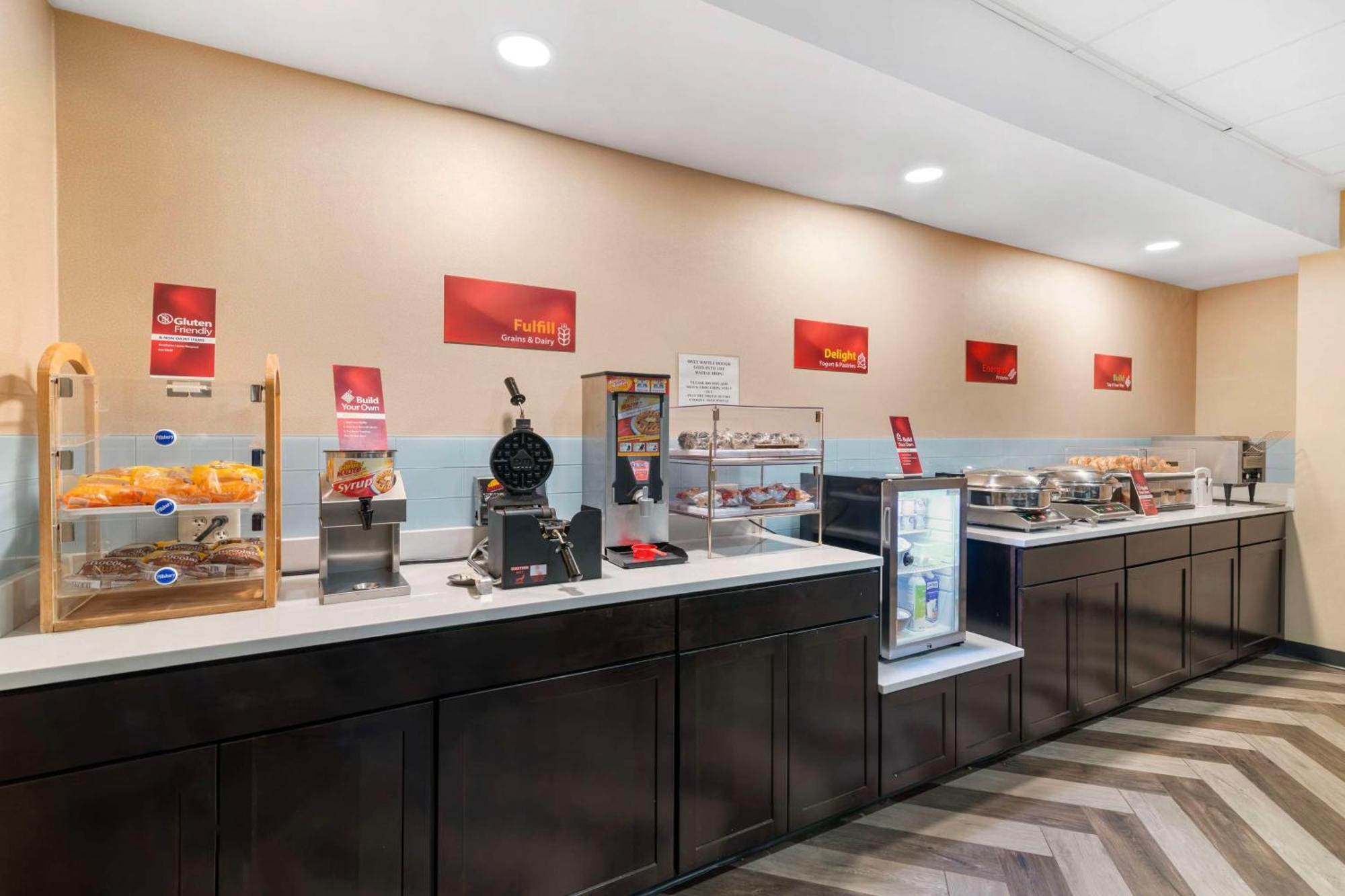Best Western Plus Landmark Inn Laconia Esterno foto