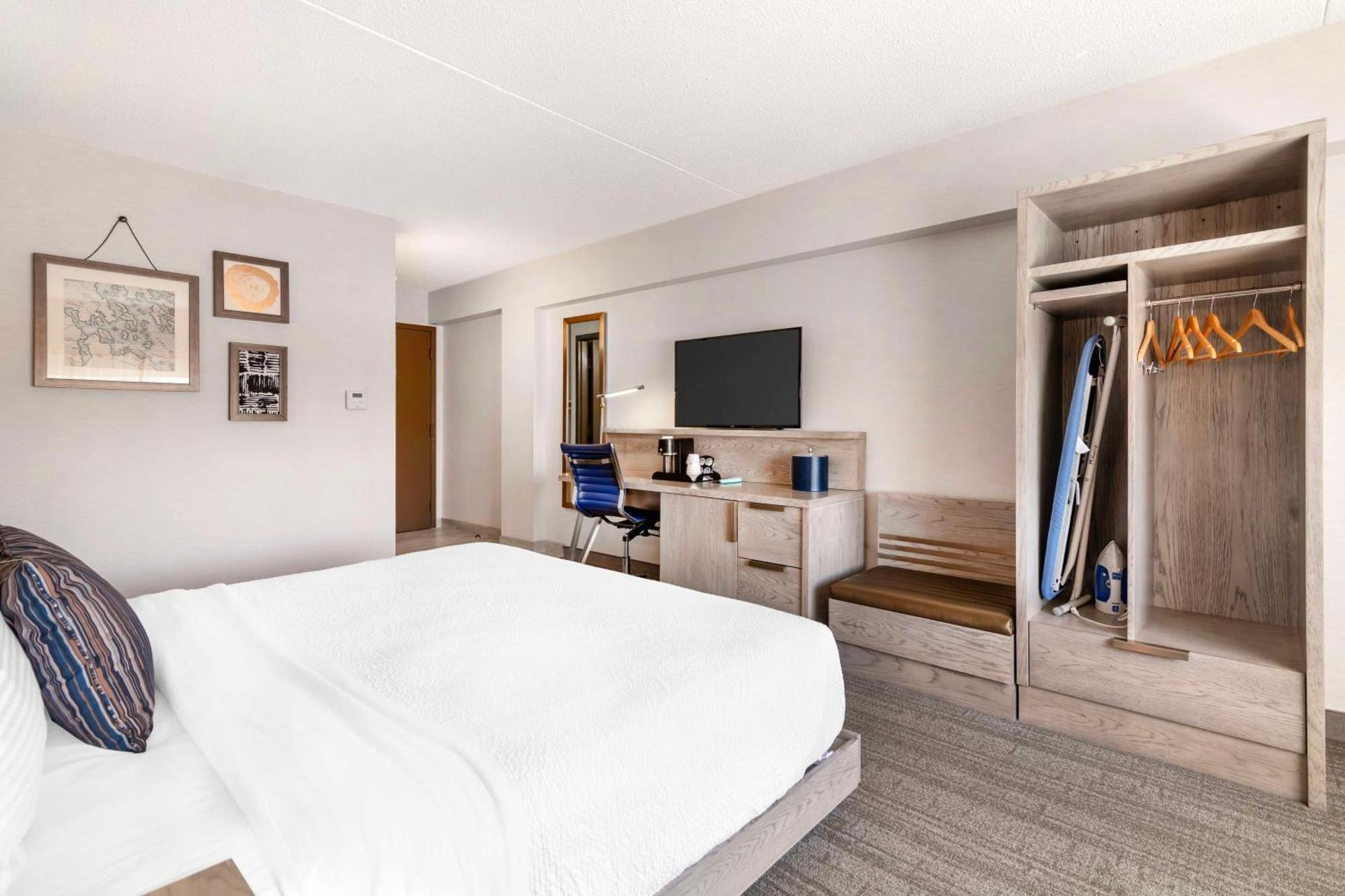 Best Western Plus Landmark Inn Laconia Esterno foto