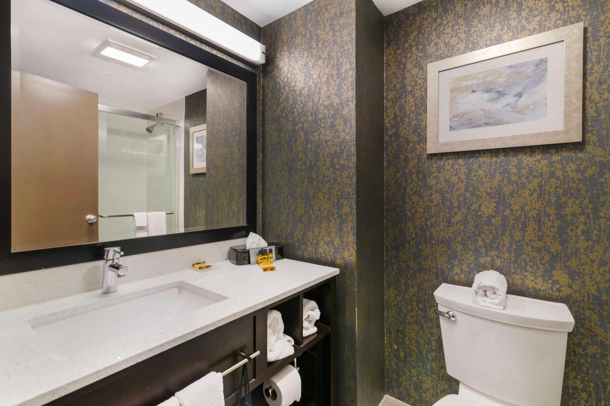Best Western Plus Landmark Inn Laconia Esterno foto