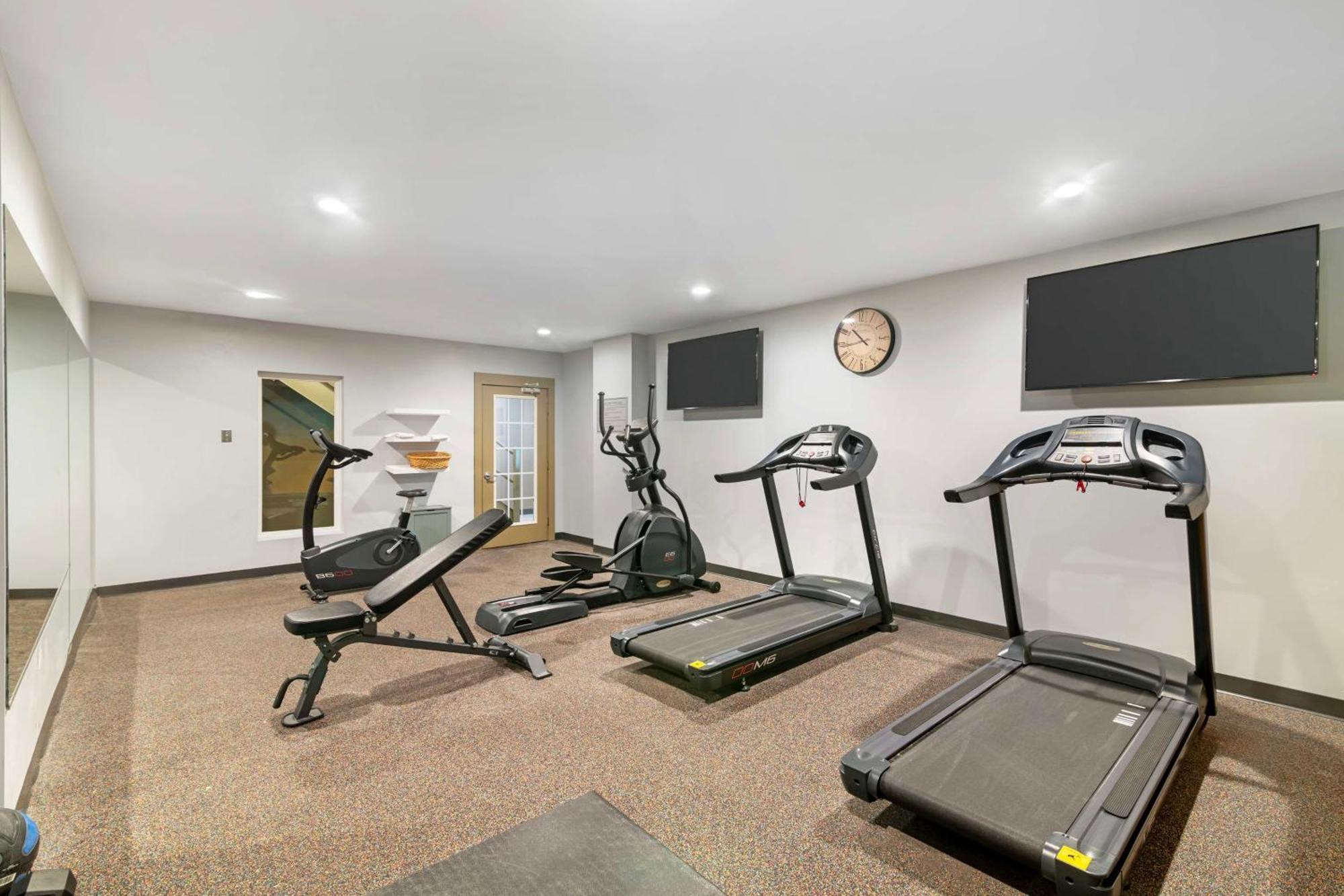 Best Western Plus Landmark Inn Laconia Esterno foto