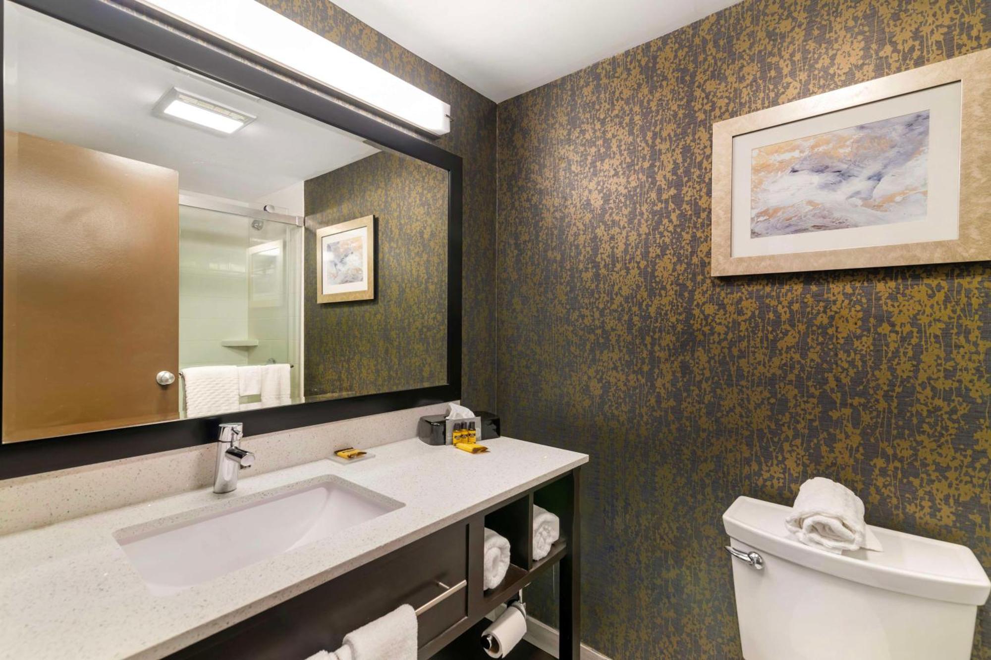 Best Western Plus Landmark Inn Laconia Esterno foto